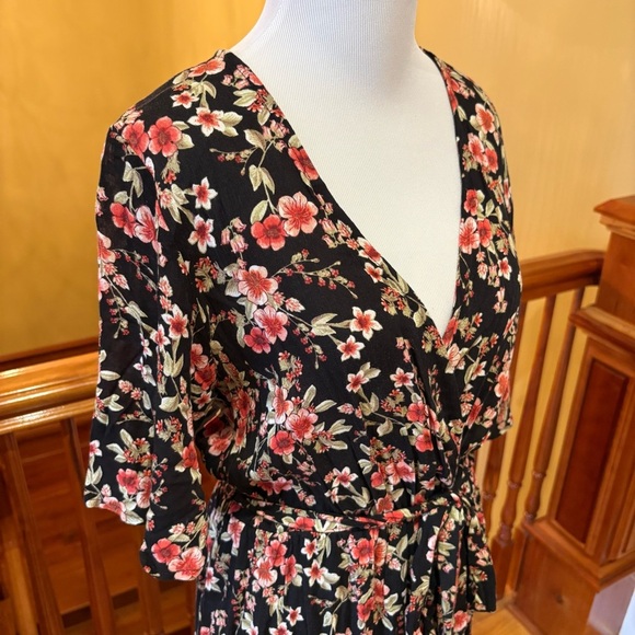 Floral Boho Feminine Ruffle Tiered Flutter Dress Sz S - Picture 3 of 9